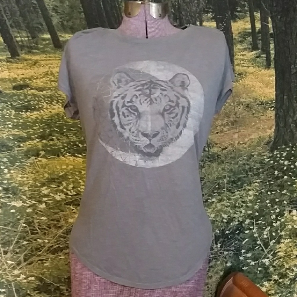 Lucky Brand Tshirt